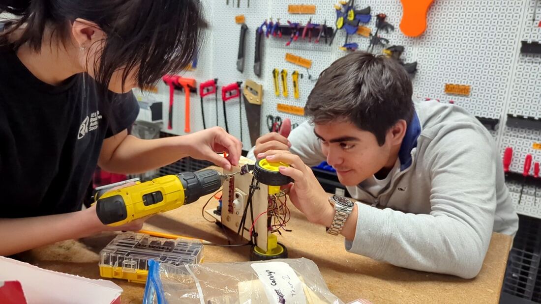 Rafael assembling the Robotathon robot at the workbench