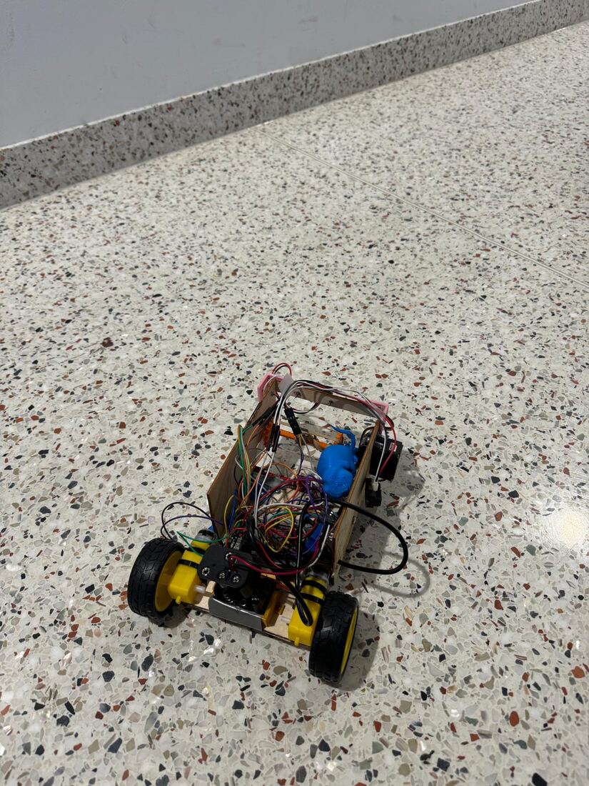 Finished robot, three-quarter angle